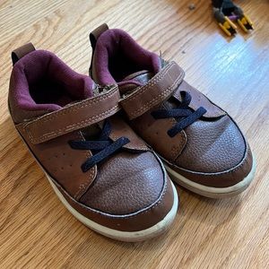 Oshkosh boy shoes size 10 brown